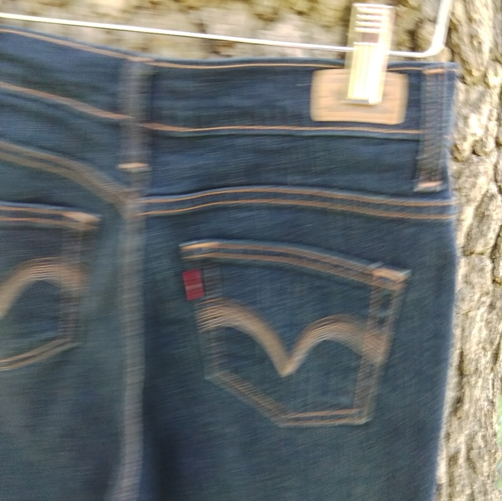 ⬇️ Price Drop!⬇️ Levi's Perfectly Slimming 512 jeans in size 6M